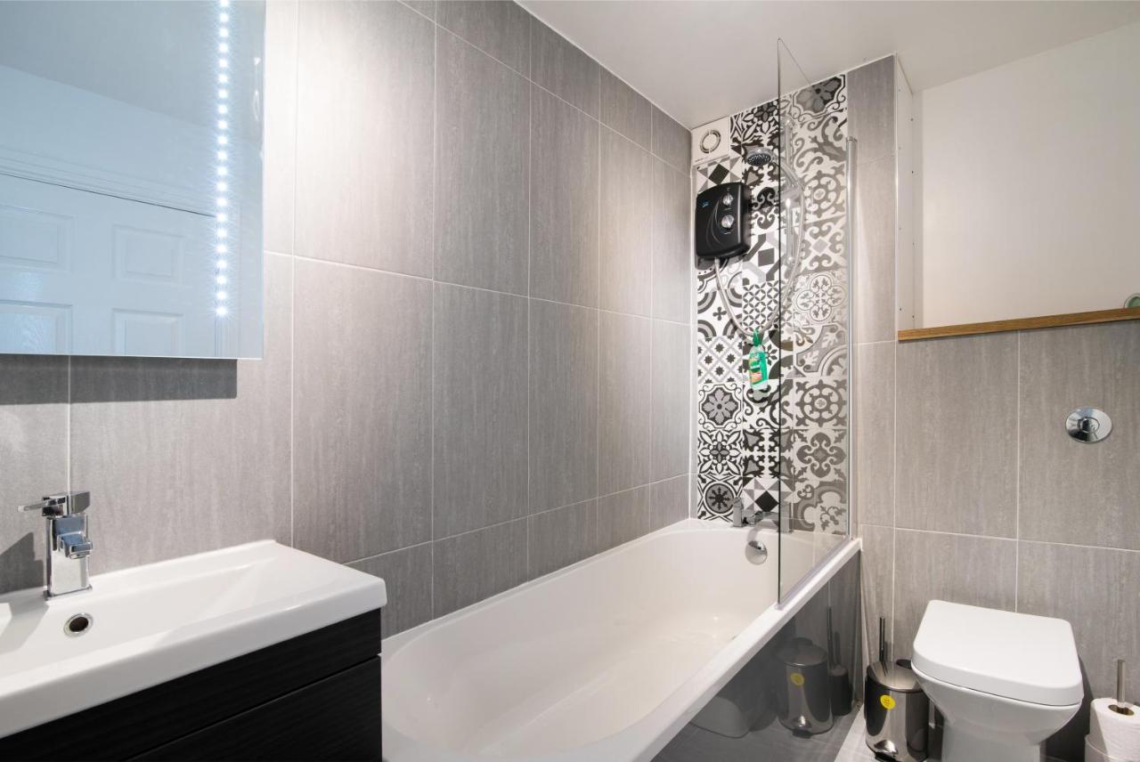 Апартаменти Immaculate 3 Bed House - Stunning Balcony Views Матлок Екстер'єр фото